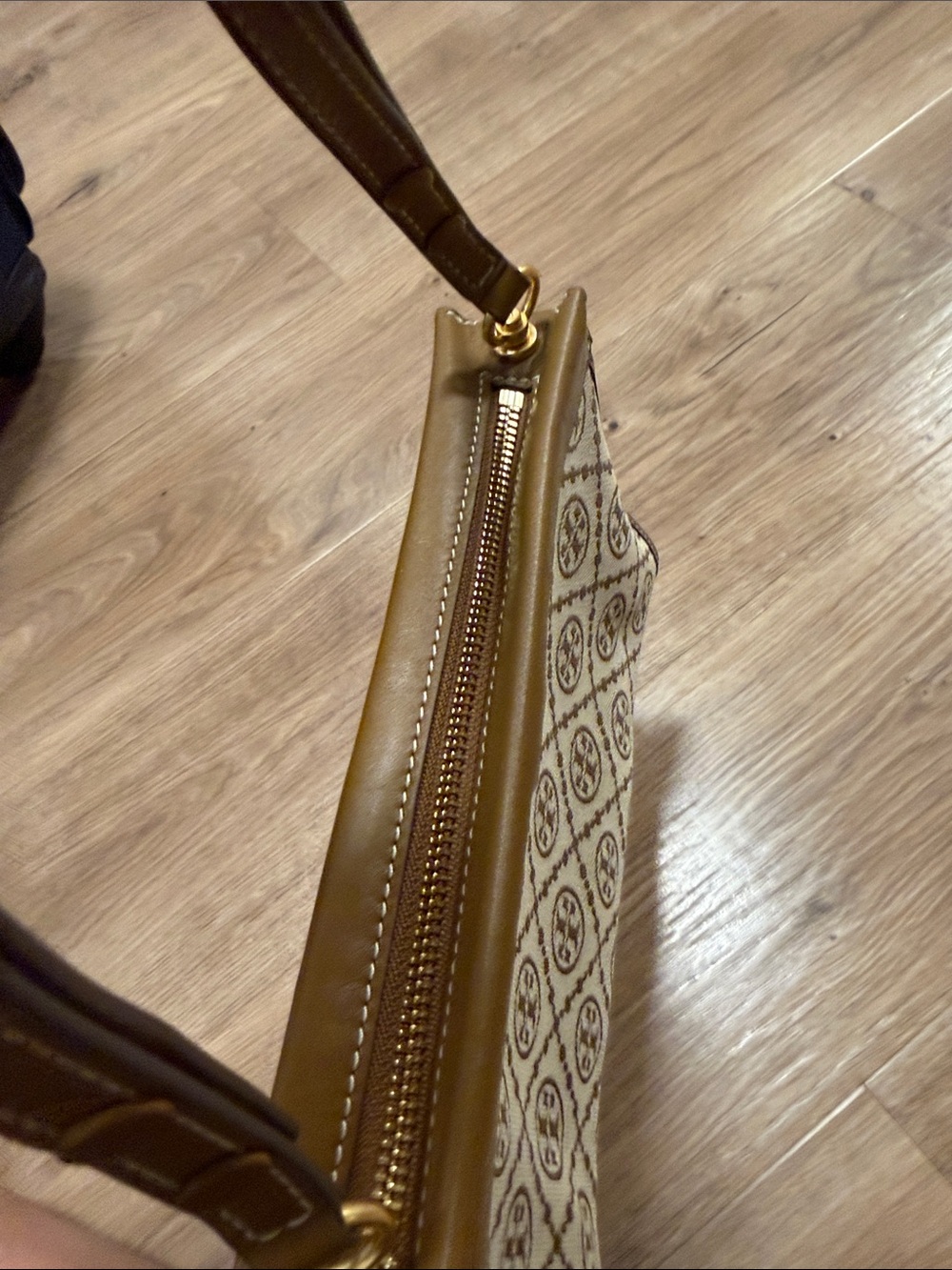 Tory Burch Beige Monogram multi use wristlet - Picture 4 of 5